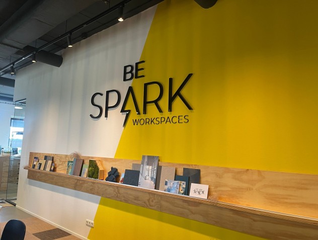 3D logo BeSpark op kantoor