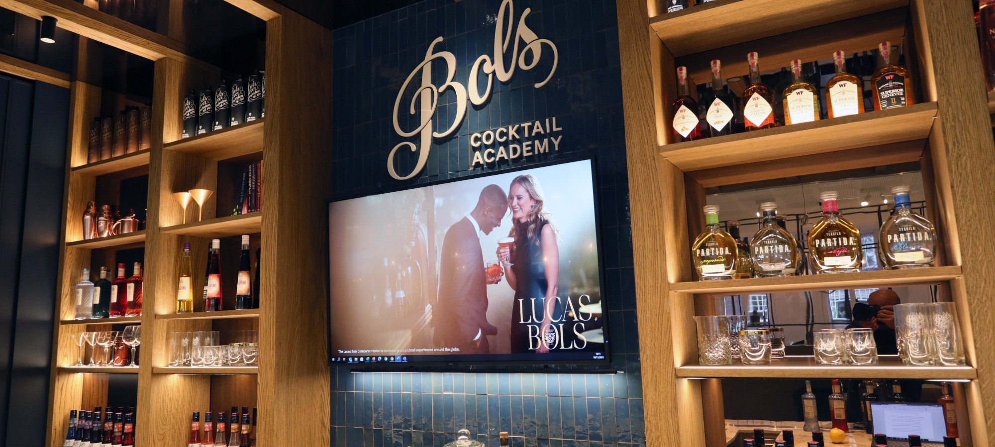 HDV visual branding en Signing 3D logo Bols