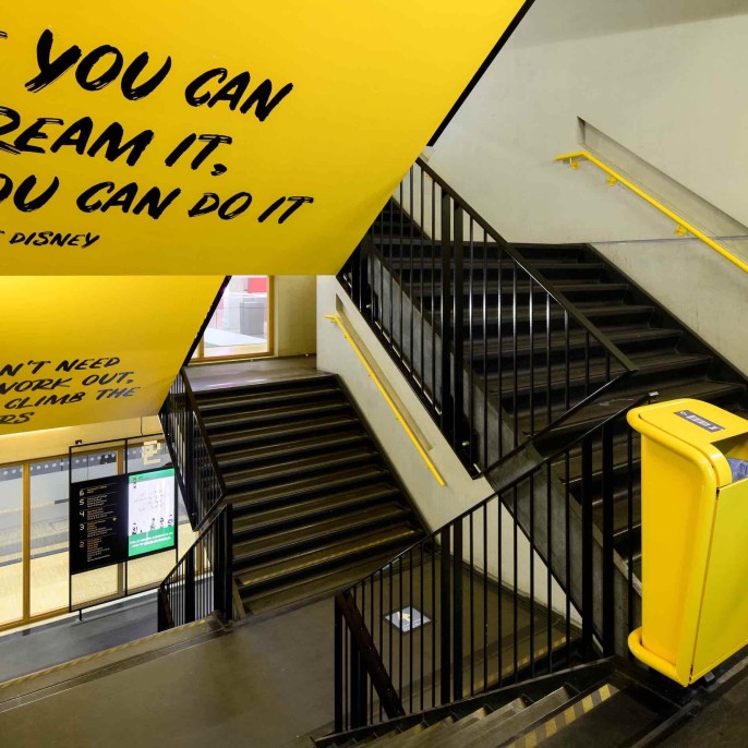 Wayfinding moderne kleurrijke quotes MBO College Zuid