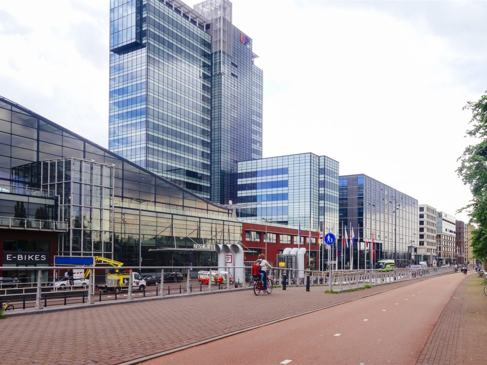 Kantoorgebied rond de Piet Heinkade en het Oostelijk Havengebied